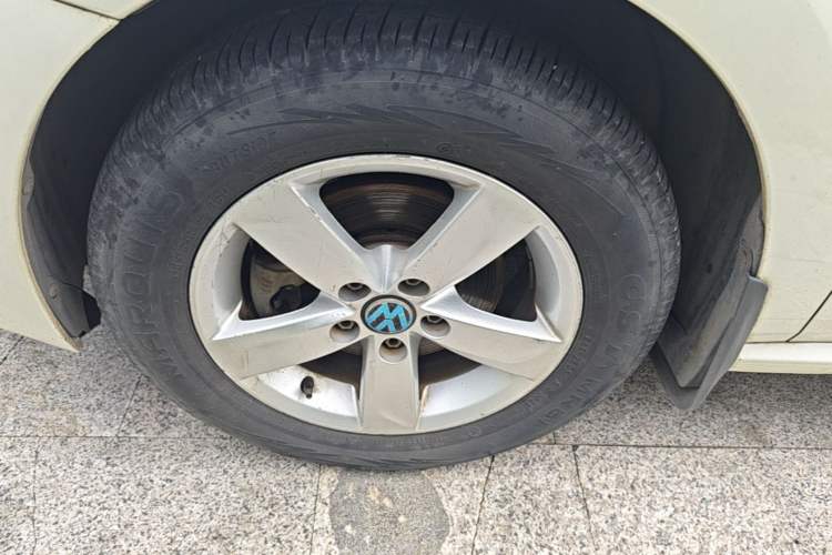 Used Volkswagen Polo 2014 1.4L Manual Fashion Edition Left Front Wheel Hub