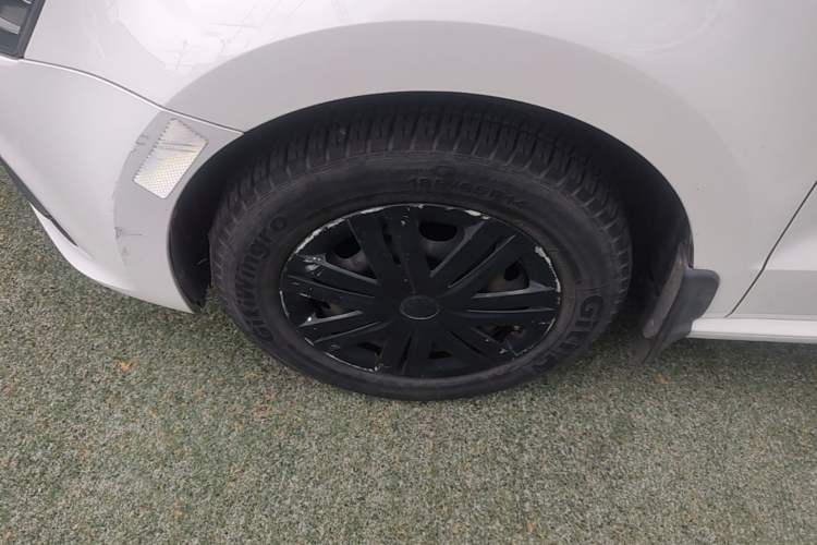 Used Volkswagen Polo 2014 1.4L Manual Fashion Edition Left Front Wheel Hub