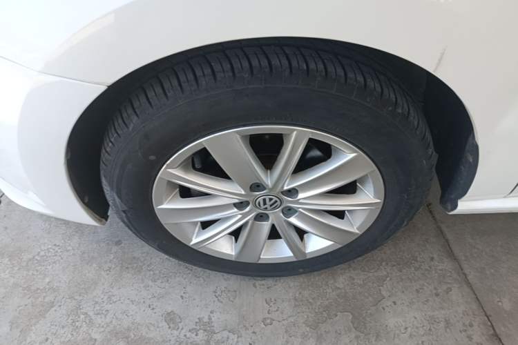 Used Volkswagen Polo 2014 1.6L Manual Comfort Edition Left Front Wheel Hub