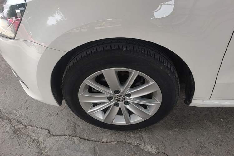 Used Volkswagen Polo 2014 1.6L Automatic Comfort Edition Left Front Wheel Hub