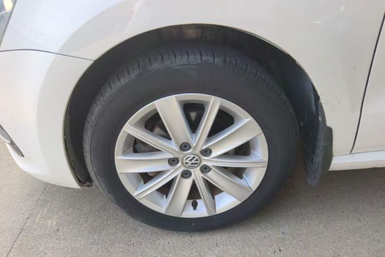 Used Volkswagen Polo 2014 1.4L Automatic Comfort Edition Left Front Wheel Hub
