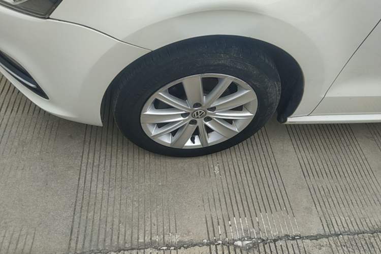 Used Volkswagen Polo 2014 1.4L Automatic Comfort Edition Left Front Wheel Hub