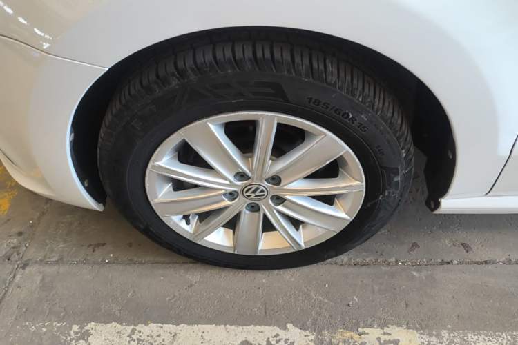 Used Volkswagen Polo 2014 1.6L Automatic Comfort Edition Left Front Wheel Hub