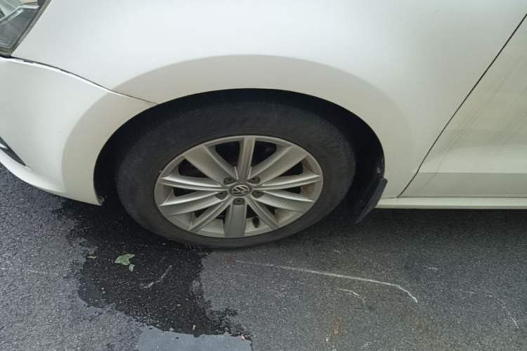 Used Volkswagen Polo 2014 1.4L Automatic Comfort Edition Left Front Wheel Hub