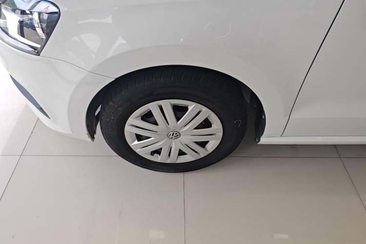 Used Volkswagen Polo 2014 1.4L Manual Fashion Edition Left Front Wheel Hub