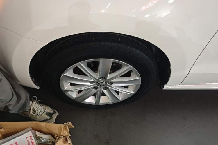 Used Volkswagen Polo 2014 1.6L Automatic Comfort Edition Left Front Wheel Hub