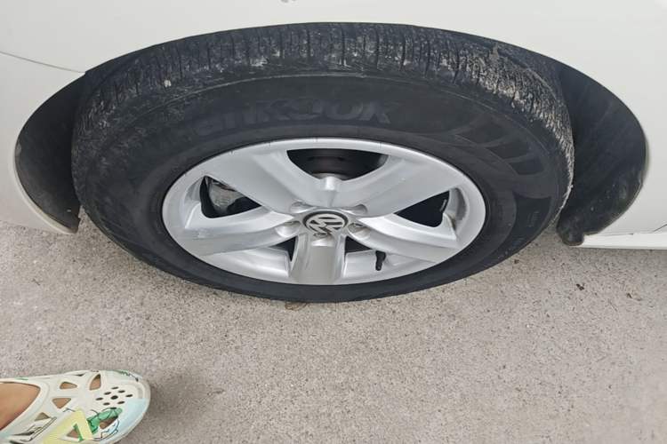 Used Volkswagen Polo 2014 1.4L Manual Fashion Edition Left Front Wheel Hub