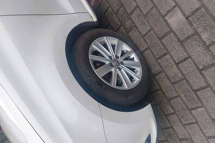 Used Volkswagen Polo 2014 1.6L Automatic Comfort Edition Left Front Wheel Hub