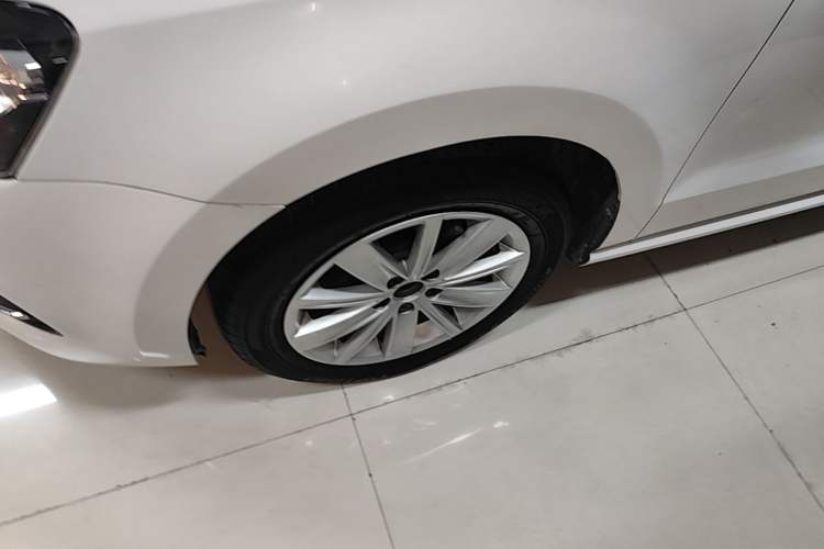 Used Volkswagen Polo 2014 1.4L Manual Comfort Edition Left Front Wheel Hub