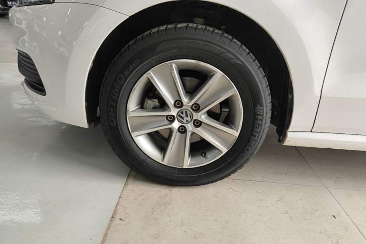 Used Volkswagen Polo 2014 1.4L Manual Fashion Edition Left Front Wheel Hub