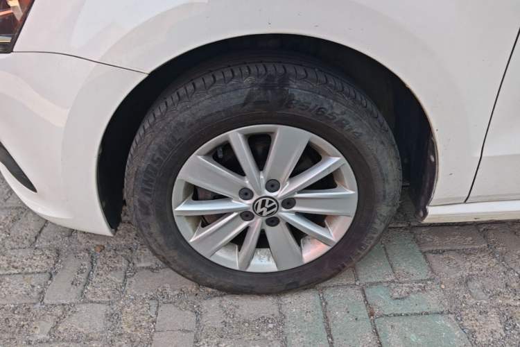 Used Volkswagen Polo 2014 1.4L Manual Fashion Edition Left Front Wheel Hub