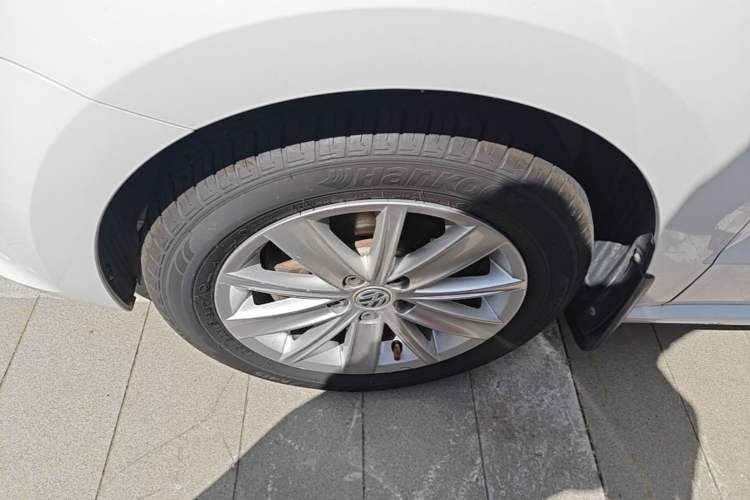Used Volkswagen Polo 2014 1.6L Automatic Comfort Edition Left Front Wheel Hub
