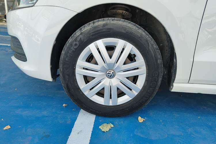 Used Volkswagen Polo 2014 1.4L Manual Fashion Edition Left Front Wheel Hub