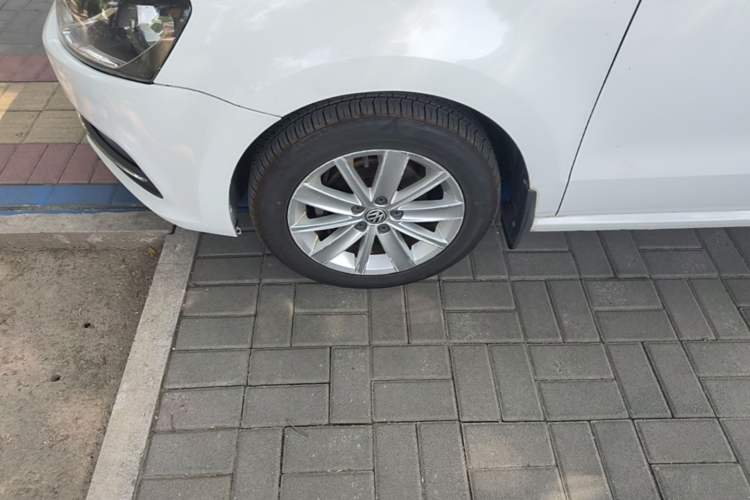 Used Volkswagen Polo 2014 1.4L Automatic Comfort Edition Left Front Wheel Hub