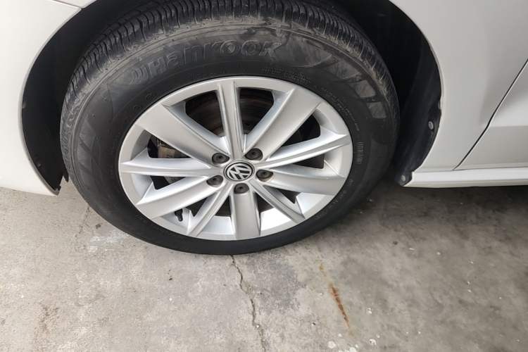 Used Volkswagen Polo 2014 1.4L Manual Comfort Edition Left Front Wheel Hub