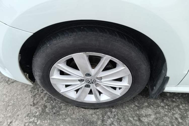 Used Volkswagen Polo 2014 1.6L Automatic Comfort Edition Left Front Wheel Hub