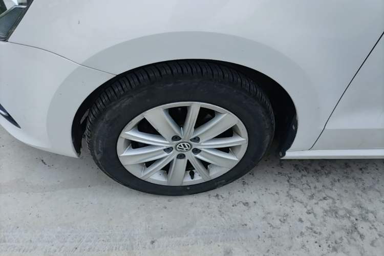 Used Volkswagen Polo 2014 1.4L Automatic Comfort Edition Left Front Wheel Hub