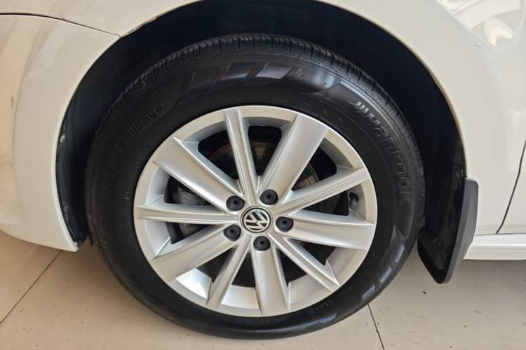 Used Volkswagen Polo 2014 1.4L Automatic Comfort Edition Left Front Wheel Hub
