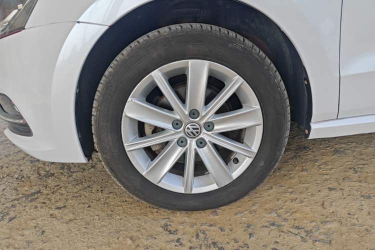 Used Volkswagen Polo 2014 1.6L Automatic Comfort Edition Left Front Wheel Hub