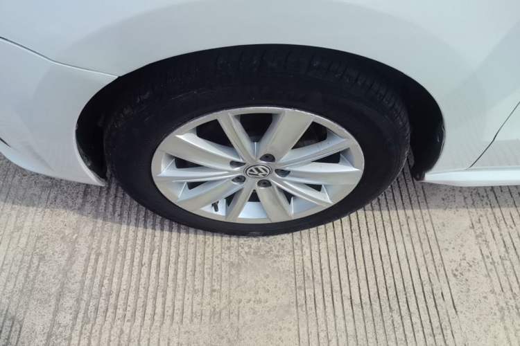 Used Volkswagen Polo 2014 1.4L Automatic Comfort Edition Left Front Wheel Hub