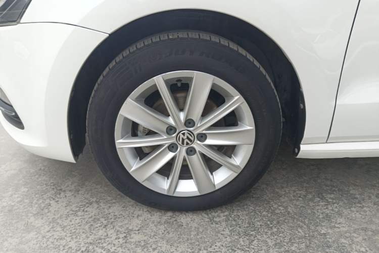 Used Volkswagen Polo 2014 1.4L Automatic Comfort Edition Left Front Wheel Hub