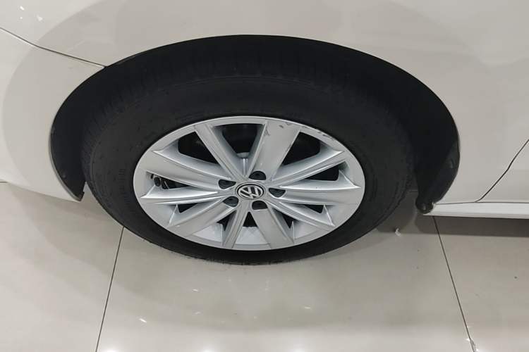 Used Volkswagen Polo 2014 1.4L Automatic Comfort Edition Left Front Wheel Hub