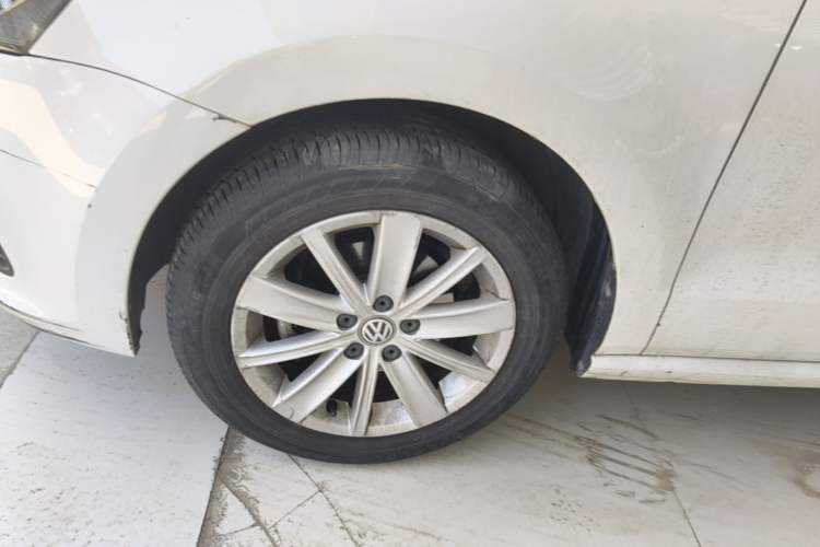 Used Volkswagen Polo 2014 1.6L Automatic Comfort Edition Left Front Wheel Hub