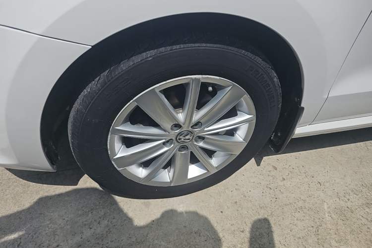 Used Volkswagen Polo 2014 1.4L Automatic Comfort Edition Left Front Wheel Hub