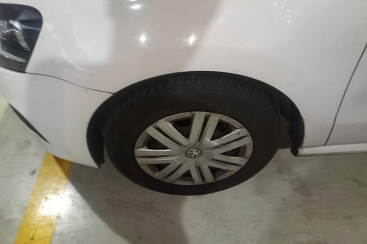 Used Volkswagen Polo 2014 1.4L Manual Fashion Edition Left Front Wheel Hub