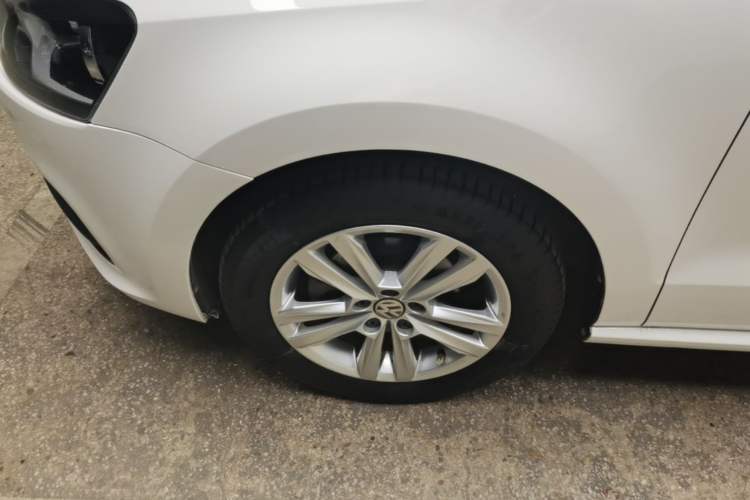 Used Volkswagen Polo 2014 1.4L Manual Fashion Edition Left Front Wheel Hub