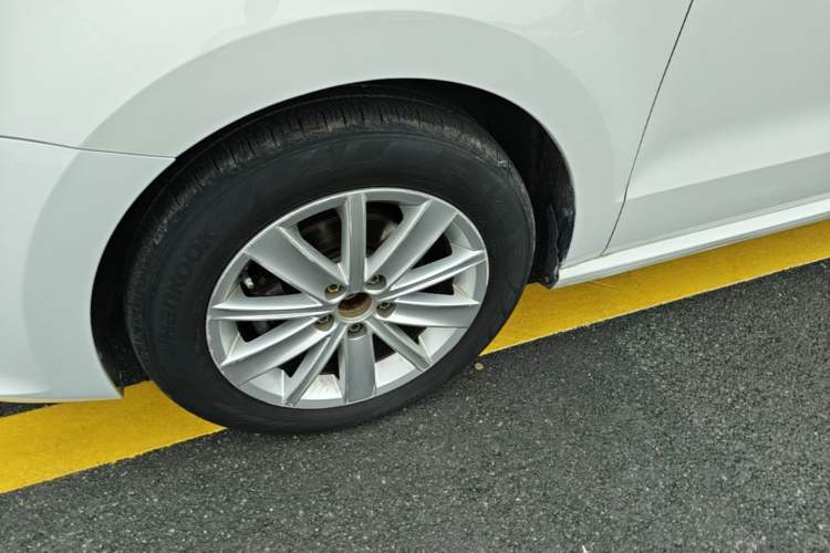 Used Volkswagen Polo 2014 1.4L Automatic Comfort Edition Left Front Wheel Hub