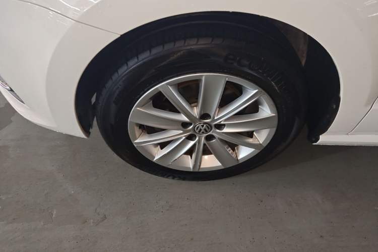 Used Volkswagen Polo 2014 1.6L Automatic Comfort Edition Left Front Wheel Hub