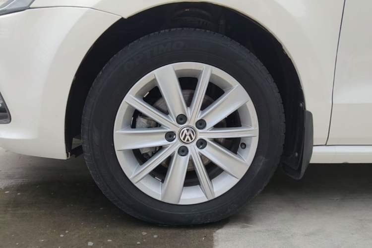 Used Volkswagen Polo 2014 1.6L Automatic Comfort Edition Left Front Wheel Hub