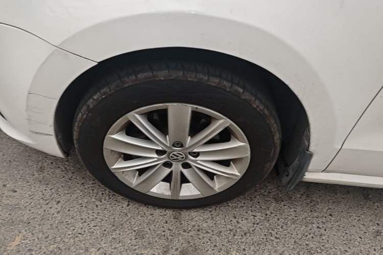 Used Volkswagen Polo 2014 1.6L Automatic Comfort Edition Left Front Wheel Hub