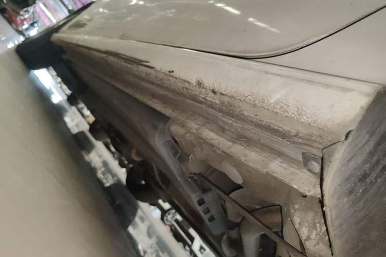 Used Volkswagen Polo 2014 1.4L Automatic Comfort Edition Left Side Sill