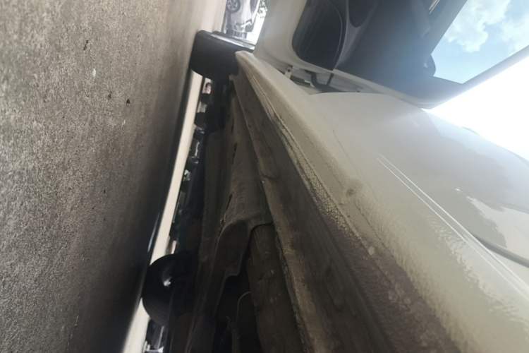 Used Volkswagen Polo 2014 1.6L Automatic Comfort Edition Left Side Sill