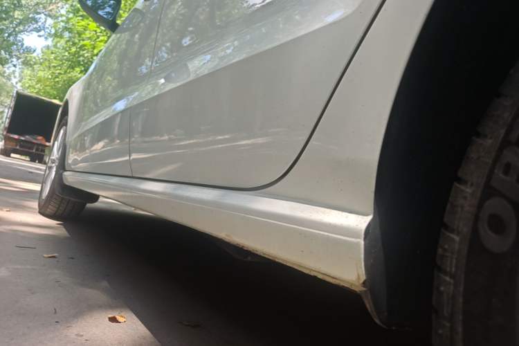 Used Volkswagen Polo 2014 1.4L Manual Comfort Edition Left Side Sill