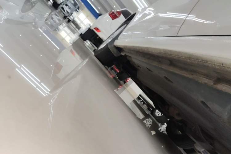 Used Volkswagen Polo 2014 1.6L Automatic Luxury Edition Left Side Sill