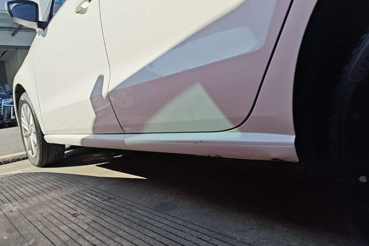 Used Volkswagen Polo 2014 1.6L Automatic Comfort Edition Left Side Sill