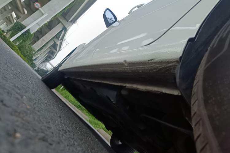 Used Volkswagen Polo 2014 1.4L Automatic Comfort Edition Left Side Sill