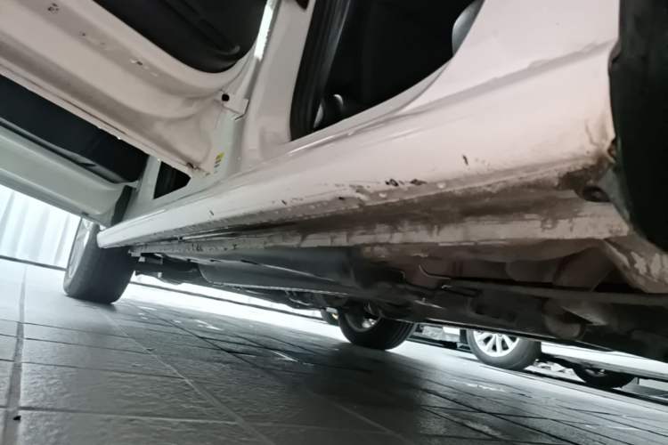Used Volkswagen Polo 2014 1.6L Automatic Comfort Edition Left Side Sill