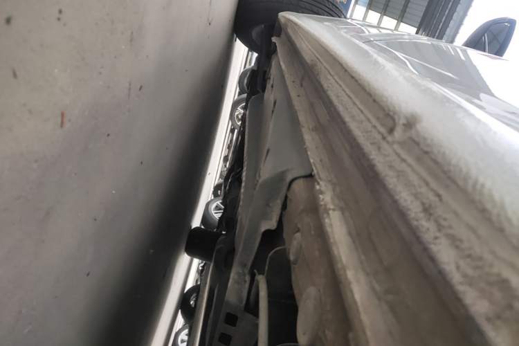 Used Volkswagen Polo 2014 1.4L Automatic Comfort Edition Left Side Sill