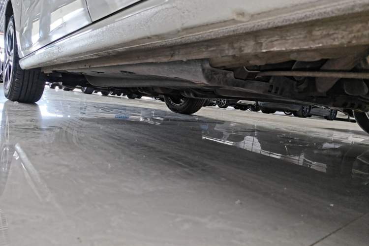 Used Volkswagen Polo 2014 1.6L Automatic Comfort Edition Left Side Sill