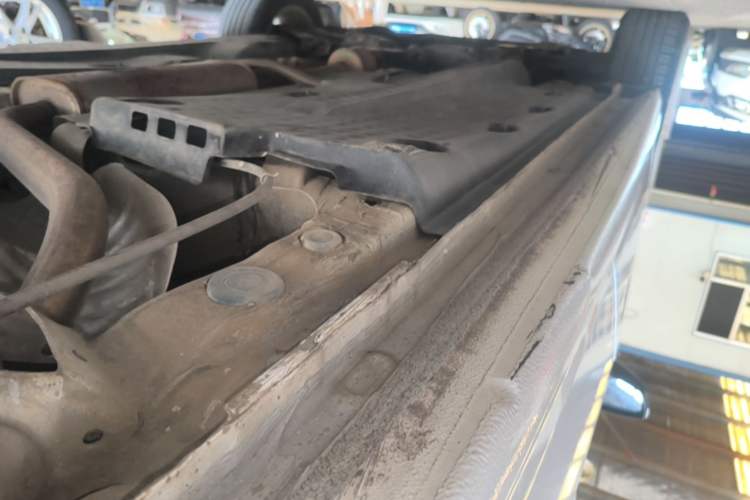 Used Volkswagen Polo 2014 1.6L Automatic Comfort Edition Left Side Sill