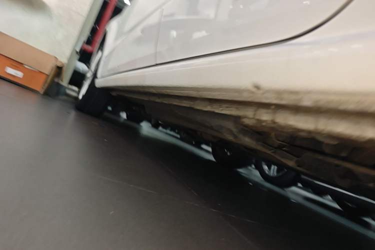 Used Volkswagen Polo 2014 1.6L Automatic Comfort Edition Left Side Sill