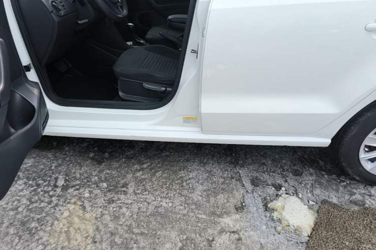 Used Volkswagen Polo 2014 1.6L Automatic Comfort Edition Left Side Sill