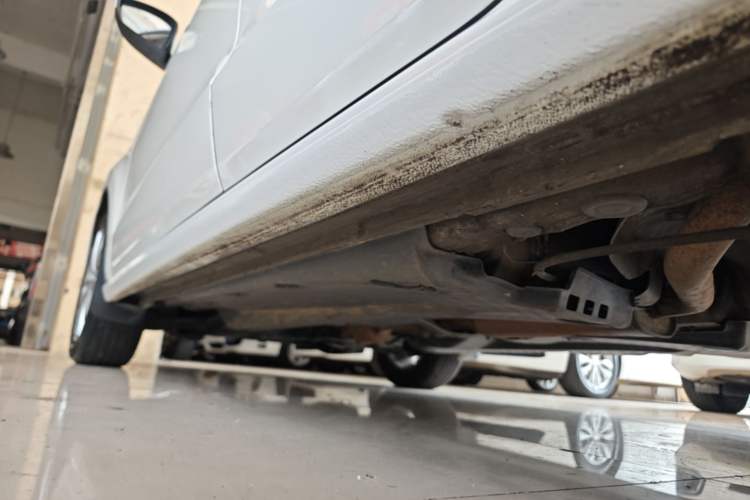 Used Volkswagen Polo 2014 1.4L Automatic Comfort Edition Left Side Sill