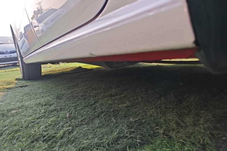 Used Volkswagen Polo 2014 1.6L Automatic Comfort Edition Left Side Sill