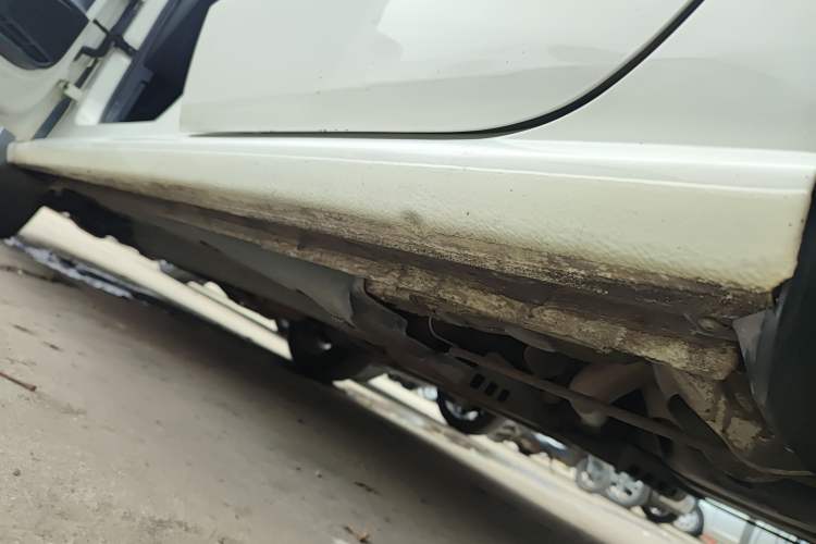 Used Volkswagen Polo 2014 1.6L Automatic Comfort Edition Left Side Sill