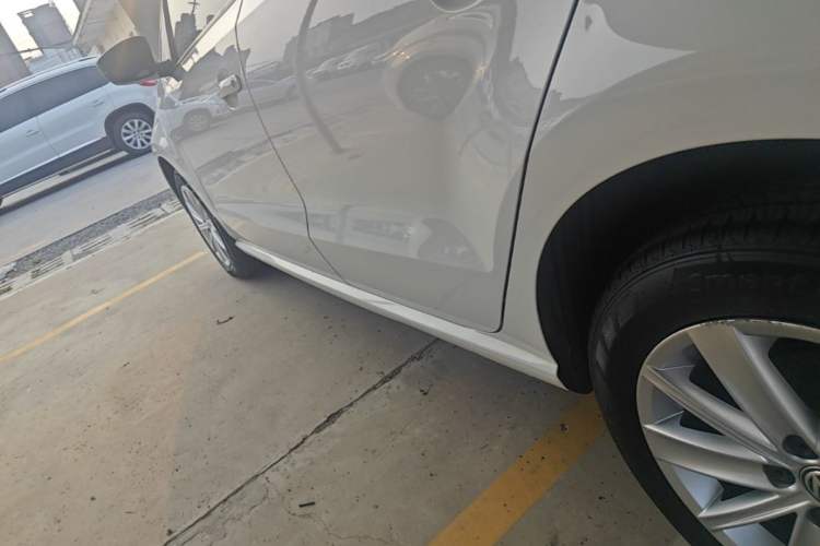 Used Volkswagen Polo 2014 1.6L Automatic Comfort Edition Left Side Sill
